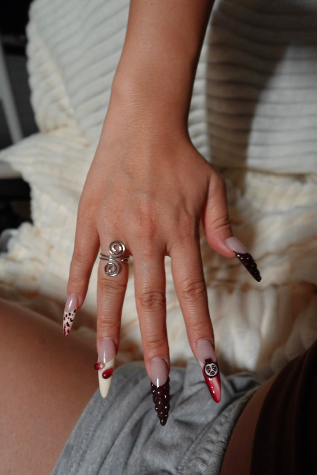 Single curl wave ring